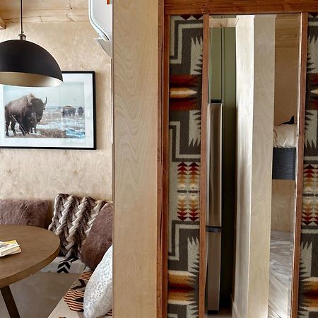 איילנד פארק Yellowstone Peaks Hotel מראה חיצוני תמונה