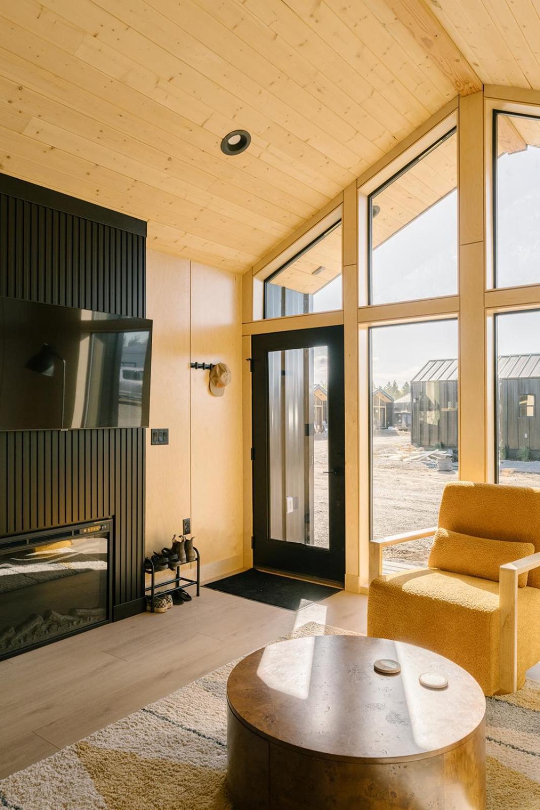איילנד פארק Yellowstone Peaks Hotel מראה חיצוני תמונה