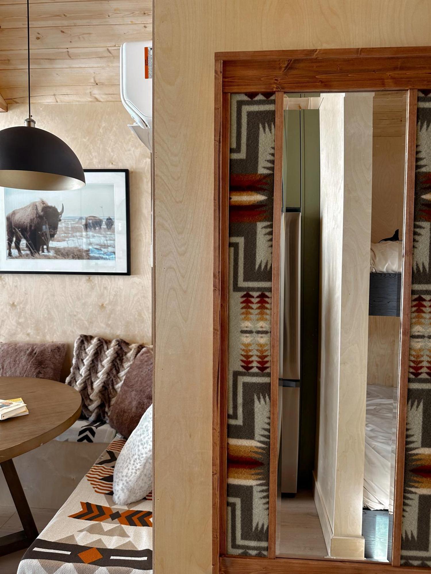 איילנד פארק Yellowstone Peaks Hotel מראה חיצוני תמונה