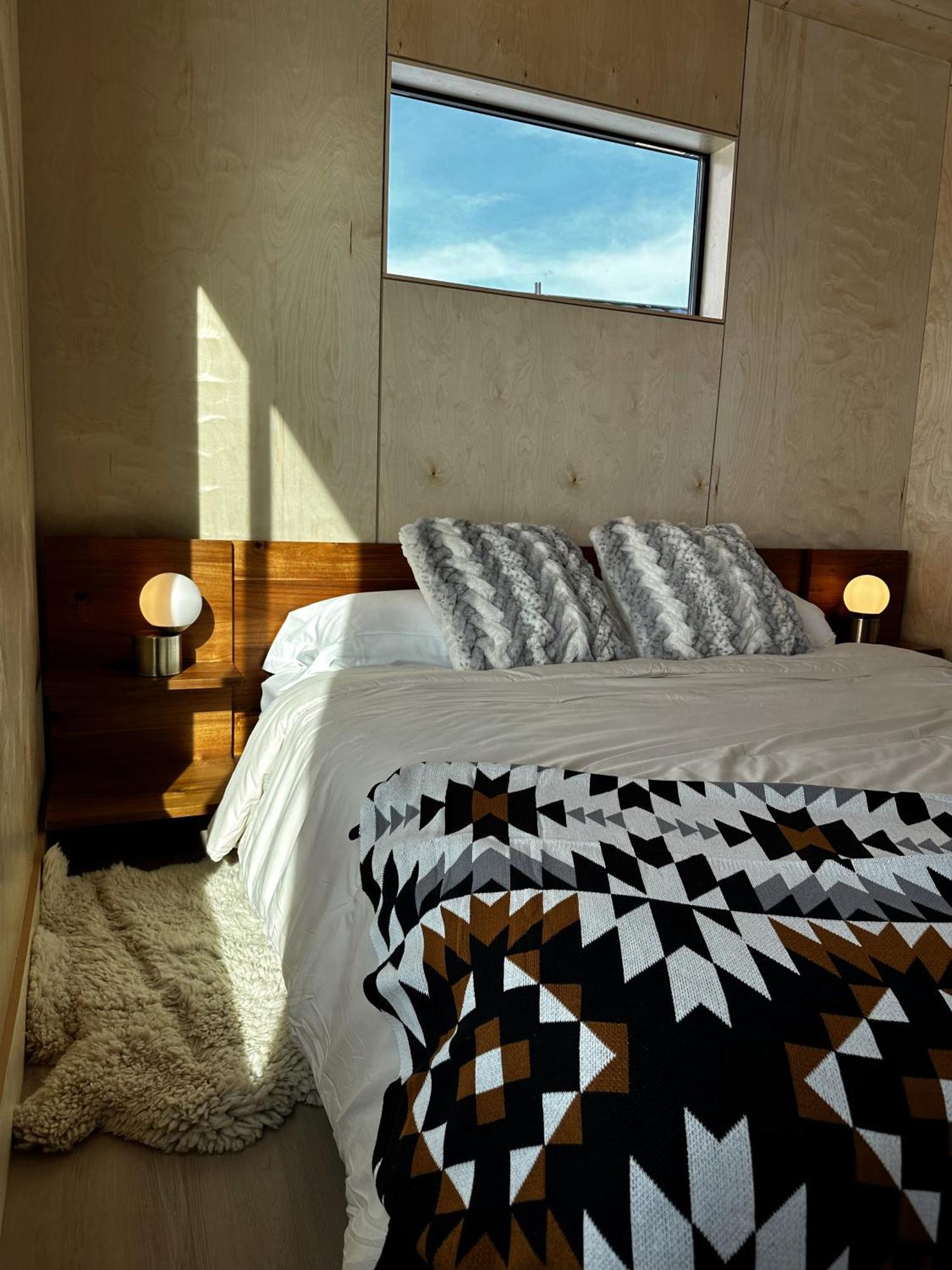 איילנד פארק Yellowstone Peaks Hotel מראה חיצוני תמונה